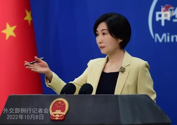 마오닝 중국 외교부 대변인이 8일 기자들의 질의에 응답하고 있다. 중국 외교부 누리집 갈무리