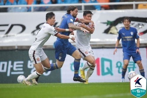 수원-서울 경기 모습[한국프로축구연맹 제공]