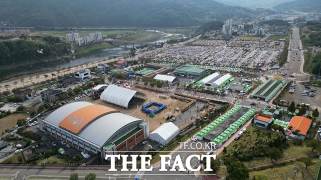 산청한방약초축제, 산청IC 입구에 위치한 축제광장 전경/산청군 제공