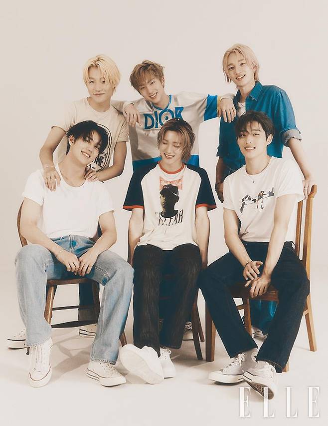 (왼쪽 위부터 시계 방향으로) 종섭이 입은 티셔츠는 Mitchell and ness by Fredsegal. 팬츠는 Levi's. 슈즈는 Converse. 팔찌는 Ille Ian. 지웅이 입은 톱과 팬츠, 슈즈는 모두 Dior Men. 테오가 입은 데님 셔츠는 Club Monaco. 팬츠는 Wooyoungmi. 슈즈는 Converse. 팔찌는 The Rovers Jewelry. 기호가 입은 톱과 액세서리는 스타일리스트 소장품. 팬츠는 Levi's. 슈즈는 Converse. 소울이 입은 티셔츠는 스타일리스트 소장품. 팬츠는 Studio Guage. 슈즈는 Converse. 인탁이 입은 셔츠는 Noice. 슈즈는 Converse. 팔찌는 Initial Accessory.