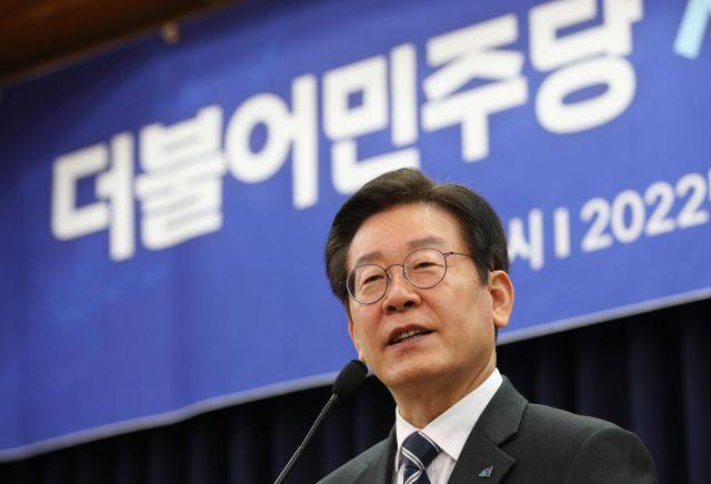 이재명 더불어민주당 대표가 10일 국회 의원회관에서 열린 세계한인민주회의 2022 컨퍼런스에서 인사말을 하고 있다. 국회사진기자단