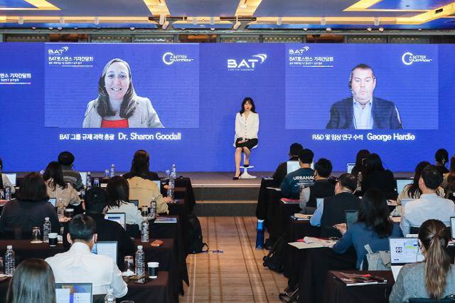 김은지 BAT로스만스 대표이사가 11일 오전 서울 중구 웨스틴조선 서울에서 열린 궐련형 전자담배 글로 위해저감 1년 임상연구 결과 발표 기자간담회에서 1년간의 연구 결과를 설명하고 있다. BAT로스만스 제공