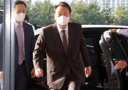 President Yoon Suk-yeol heads to work at the Office of the President in Yongsan, Seoul on the morning of October 11. Office of the President press photographers