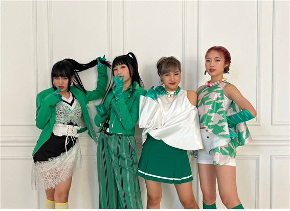 국내서 K팝 트레이닝을 받은 후 14일 신곡 '버터플라이(Butterfly)'로 데뷔하는 태국인 4인조 걸그룹 로즈베리.