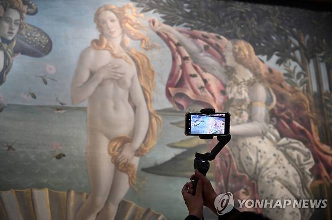 우피치 미술관에 전시된 보티첼리 작 '비너스의 탄생' [EPA=연합뉴스 자료사진. 재판매 및 DB 금지]