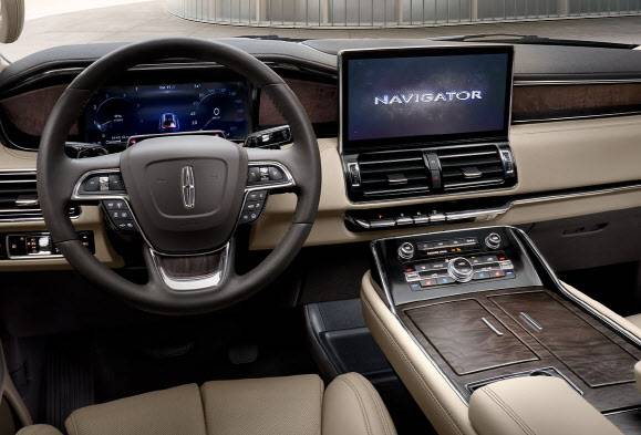 링컨의 풀사이즈 대형 SUV 네비게이터의 실내 모습. (사진=링컨코리아)