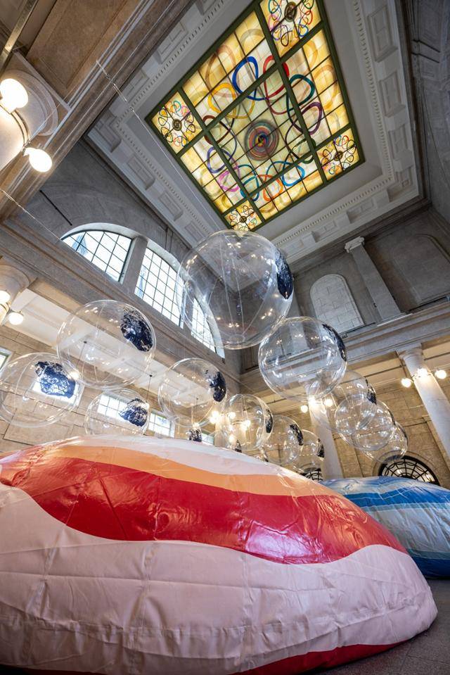 어른과 아이가 즐길 수 있는 '서로서로 놀이터'가 서울 중구 문화역서울284에 설치됐다. 한국공예디자인진흥원 제공