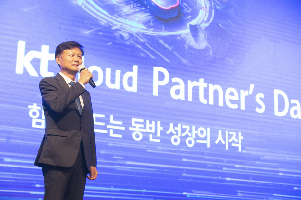 윤동식 kt cloud 대표가 12일 서울 양재L타워에서 열린 일 ‘2022 kt cloud 파트너스 데이(Partner’s Day)’에서 인사말을 하고 있다. [ kt cloud 제공]