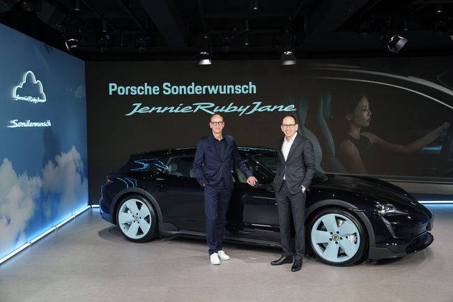 홀가 게어만 사장(왼쪽)과 알렉산더 파비그 부사장.