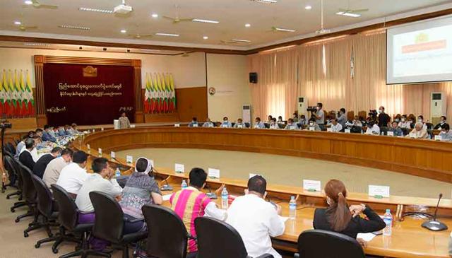 지난해 5월 미얀마 선거관리위원회가 59곳의 군소정당 대표들을 모아 회의를 진행하고 있다. 글로벌 뉴라이트 미얀마 캡처