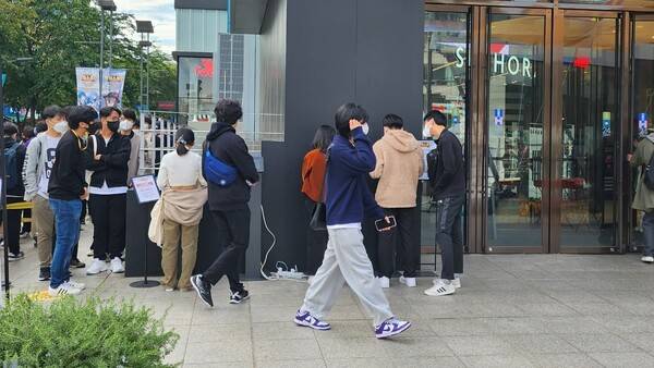 - 입구에서 예약해야 행사를 즐길 수 있다