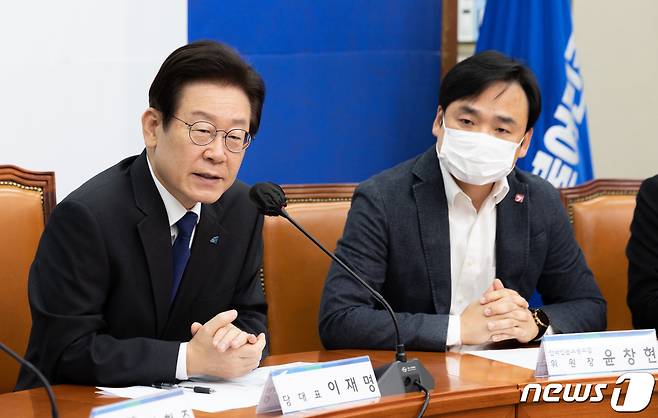 이재명 더불어민주당 대표가 13일 오전 서울 여의도 국회에서 열린 언론자유·방송 독립을 위한 언론인 간담회에서 발언을 하고 있다./뉴스1 ⓒ News1 이재명 기자