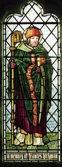 1896년 스테인드글라스로 만들어진 그로스테스트 초상화예요. 그로스테스트 는 옥스퍼드대 초대 총장으로 알려진 철학자로, 자연철학에서 수학을 활용한 분석을 중요하게 여겼다. 위키미디어 제공