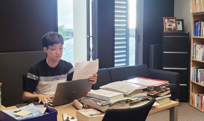 옥스퍼드대에서 현재&nbsp; 이승재 박사가 잠시 쓰고 있는 방문 연구실.&nbsp; 어딘지 궁금하다면 다음 편도 기대해 주세요. 이승재 제공