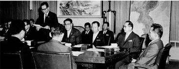 1968년 박정희 대통령이 청와대에서 제5차 수출진흥 확대회의를 주재하고 있다./조선일보DB