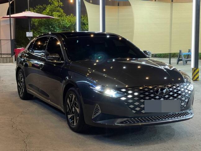 주행 중 발생한 결함으로 시동이 꺼진 ‘더 뉴 그랜저&nbsp;IG 하이브리드(HEV)’ 모델.&nbsp;제보자 제공