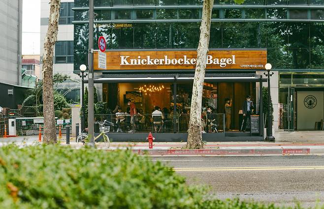지금 가장 뜨거운 베이글 가게인 '니커버커베이글'