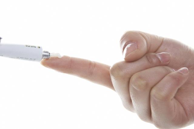 작은 상처에 항생제 연고를 습관적으로 바르면 항생제 내성이 생길 위험이 있다./사진=클립아트코리아