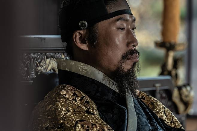 영화 '올빼미' 에서 인조로 분한 배우 유해진. [NEW 제공]
