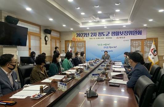 청도군은 10월13일 생활보장위원 15명이 참석한 가운데 복지사각지대 해소를 위한 제2차 생활보장위원회를 개최하고 있다.ⓒ청도군