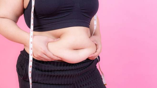 앉는 자세를 바꾸는 것만으로도 다이어트에 도움을 줄 수 있다는 연구 결과가 발표됐다. [사진=게티이미지뱅크]