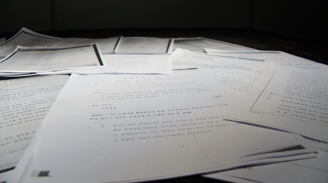 ▲ ‘외환은행 매각 비리 사건' 관련 검찰 수사 기록과 공판 기록 중 일부&nbsp; &nbsp;