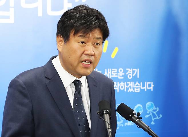 불법 정치자금 수수 혐의로 10월19일 검찰에 체포된 김용 민주연구원 부원장이 경기도 대변인 시절 브리핑을 하는 모습 ⓒ 연합뉴스