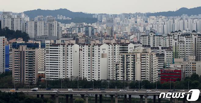 서울 마포구 하늘공원에서 바라본 서울 아파트 단지 밀집지역 모습. 2021.9.2/뉴스1 ⓒ News1 민경석 기자
