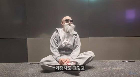 텅 빈 헬스장에서 폐업 소식을 알린 김계란. 사진 유튜브 캡처