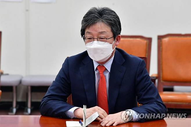 (서울=연합뉴스) 이정훈 기자 = 경기지사에 공천 신청한 유승민 전 의원이 8일 오전 국회에서 국민의힘 제8회 전국동시지방선거 광역단체장 공천신청자 면접을 보고 있다. 2022.4.8 [국회사진기자단]. uwg806@yna.co.kr 연합뉴스