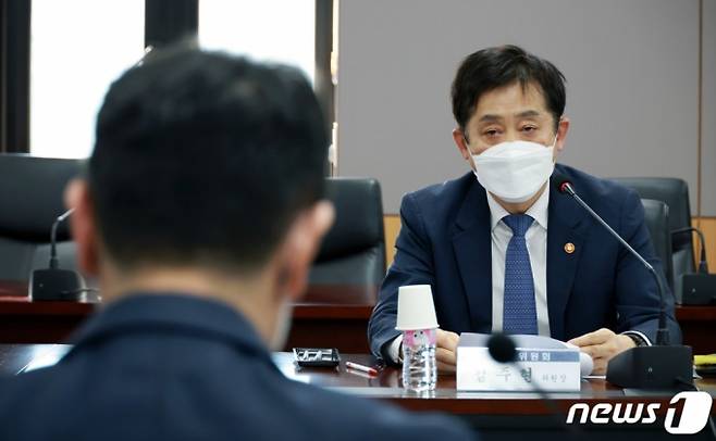 (서울=뉴스1) = 김주현 금융위원장이 12일 오후 서울 종로구 정부서울청사에서 금융시장 합동점검회의를 주재하고 있다. (금융위원회 제공) 2022.10.12/뉴스1 Copyright (C) 뉴스1. All rights reserved. 무단 전재 및 재배포 금지.