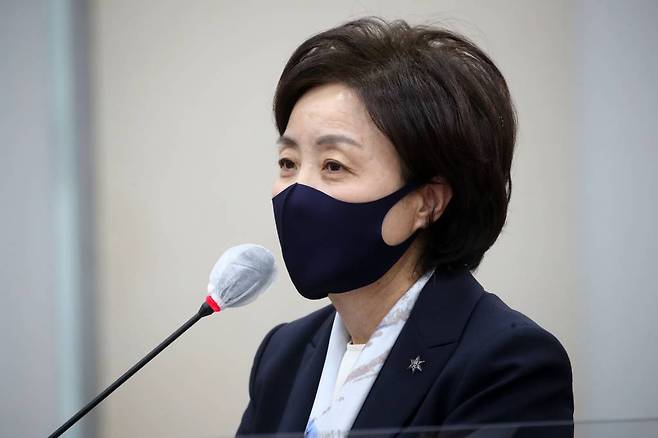 [서울=뉴시스] 김선웅 기자 = 장윤금 숙명여자대학교 총장이 21일 서울 여의도 국회 교육위원회에서 열린 국정감사 교육부 등에 대한 종합감사에서 의원 질의에 답변하고 있다.  2022.10.21.