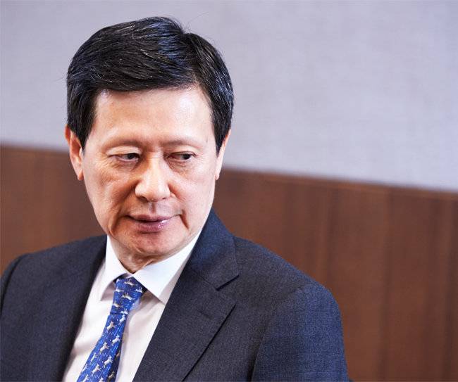 2016년 11월 4일 서울 청진동 그랑서울 18층 SDJ코퍼레이션 회의실에서 ‘신동아’와 인터뷰 중인 신동주 전 일본 롯데홀딩스 부회장. [홍중식 기자]