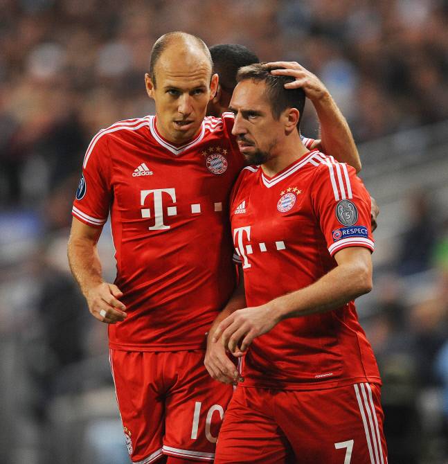 지난 2013년 10월 바이에른 뮌헨 시절의 프랑크 리베리(오른쪽). 왼쪽은 아르옌 로번.EPA 연합뉴스