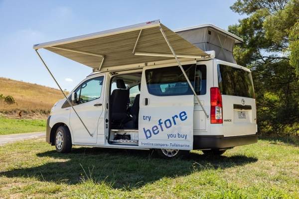 프론트라인 토요타 하이에이스 캠퍼(출처 = 카라반캠핑세일즈)