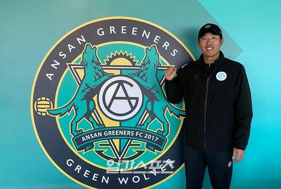 프로축구팀 지도자로 첫발을 뗀 김정우 안산 그리너스 코치.(사진=일간스포츠)