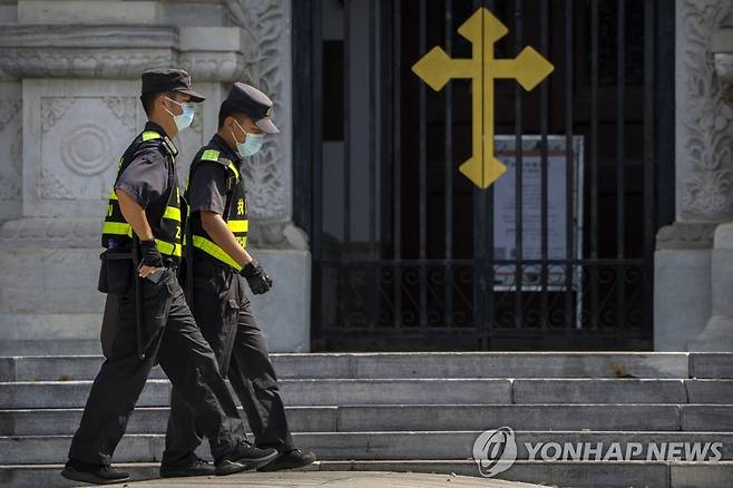중국 베이징의 명동으로 불리는 왕푸징에 있는 가톨릭교회 [AP=연합뉴스 자료사진. 재판매 및 DB 금지]