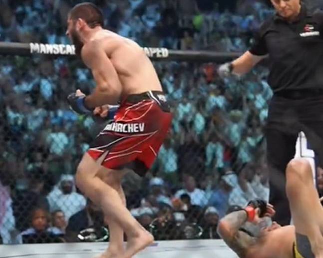 이슬람 마카체프가 2라운드 3분 16초 서브미션 승리를 거뒀다. 출처 | UFC 채널