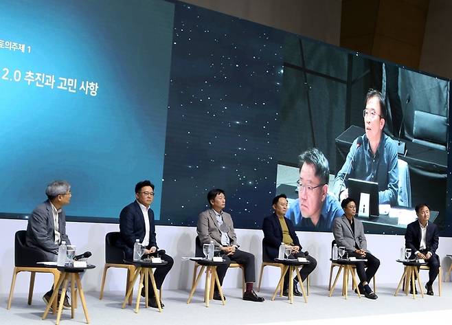 SK그룹 계열사 경영진들이 지난 19~21일 제주 디아넥스 호텔에서 ‘2022 CEO 세미나’를 열고 있다. SK 제공
