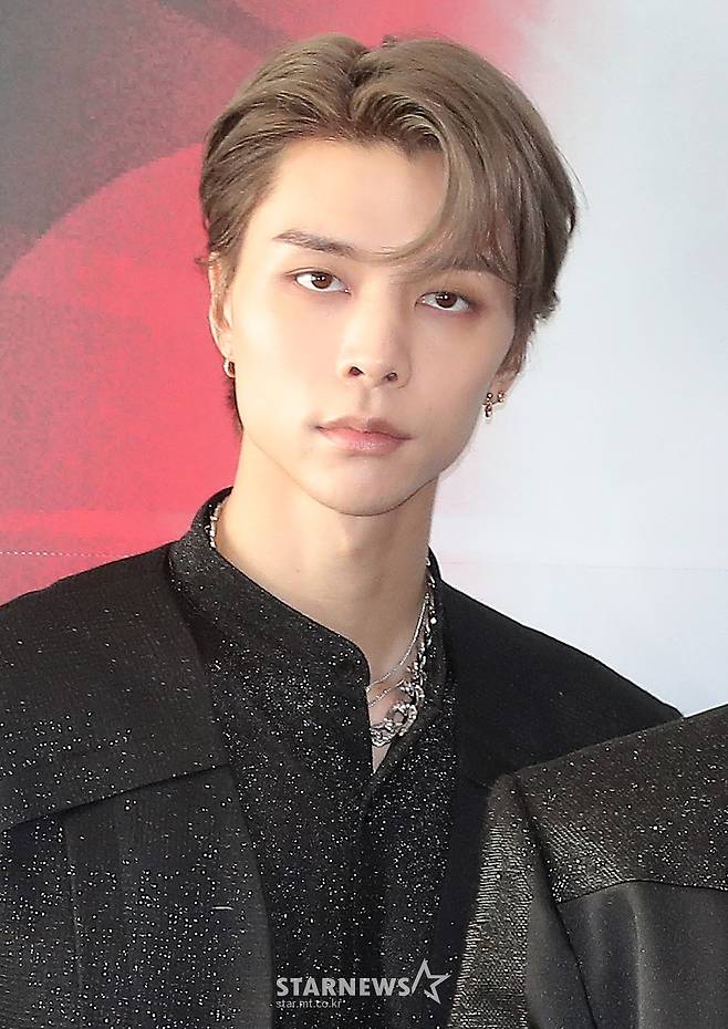 NCT 127(엔시티 127) 쟈니가 23일 오후 서울 송파구 올림픽주경기장에서 진행된 두 번째 월드 투어의 서울 스페셜 공연 'NEO CITY : SEOUL - THE LINK +'(네오 시티 : 서울 - 더 링크 플러스) 기자회견에 참석해 포즈를 취하고 있다.  NCT 127은 11월 4~5일 인도네시아 자카르타 ICE BSD에서 두 번째 월드 투어 'NEO CITY - THE LINK' 공연을 개최한다. 2022.10.23 /사진=김창현 기자 chmt@