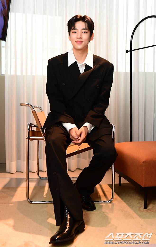 .제1회 청룡시리즈어워즈에서 티르티르 인기상을 수상한 배우 박재찬이 23일 논현동의 한 스튜디오에서 본지와의 인터뷰 시간을 갖고 있다.
논현동=최문영 기자 deer@sportschosun.com/2022.08.23/