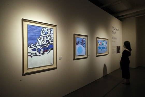 S2A 전시에 나온 김환기 작품. [뉴시스]