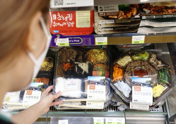 환경부에 따르면 정부는 내달 24일부터 '자원의 절약과 재활용에 관한 법률 시행규칙'을 시행한다. [사진 출처 = 연합뉴스]