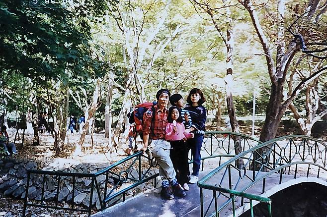 1989년 내장산을 찾은 류재호씨 가족. 이때가 딸과의 첫 산행이었다.