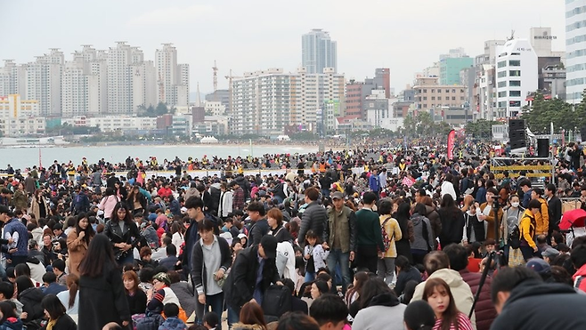 2018년 부산불꽃축제 관람 인파 ⓒ연합뉴스