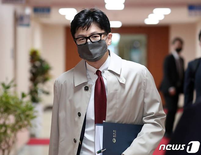 한동훈 법무부 장관이 25일 오전 서울 종로구 세종대로 정부서울청사에서 열린 국무회의에 참석하고 있다. 2022.10.25/뉴스1 ⓒ News1 김명섭 기자