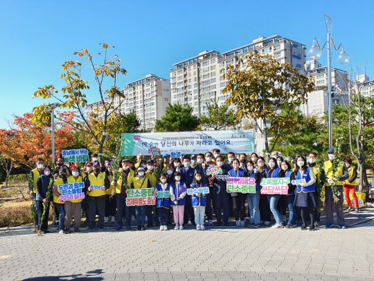 '탄소중립 자원봉사 숲'을 조성. 사진=서산시자원봉사센터 제공