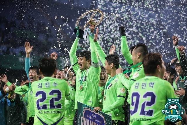 [서울=뉴시스] '라이언 킹' 이동국(41)이 은퇴 경기에 선발로 출격한다. (사진=프로축구연맹)