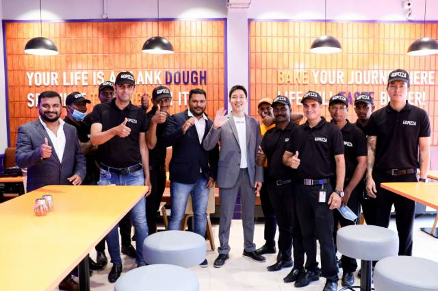 임재원(가운데) 고피자 대표와 인도법인 임직원들. /사진 제공=고피자