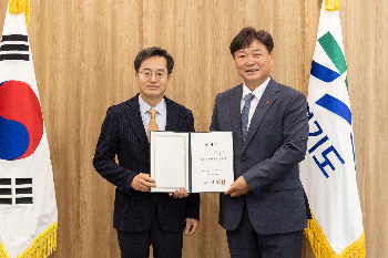 성수석 한국도자재단 이사장